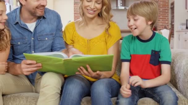 Happy family reading book — Stock Video