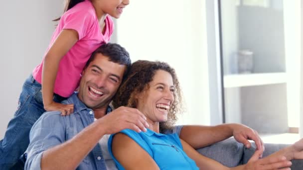 Retrato de família sorridente — Vídeo de Stock