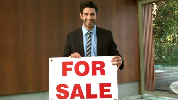 Heureux agent immobilier avec signe vendu — Video