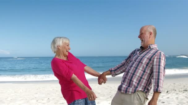 Happy senior couple embracing — Stock Video