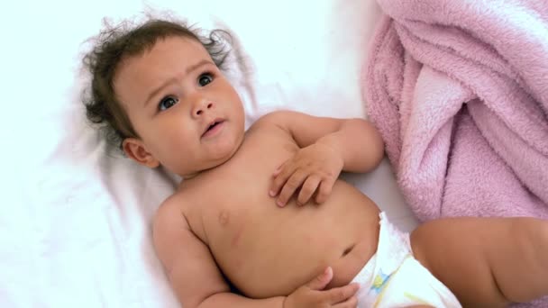 Smiling baby on bed — Stock Video