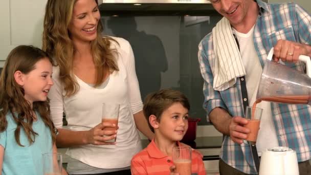 Cute family preparing a smoothie — Stock Video