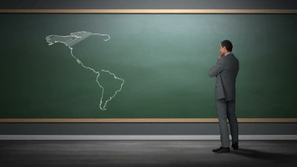 Biznesmen, patrząc na mapę świata — Wideo stockowe