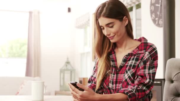 Woman using smartphone while drinking coffee — Stock Video