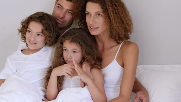 Family resting on bed together — Stock Video