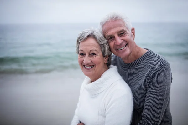 Senior couple embracing — Stock Photo, Image