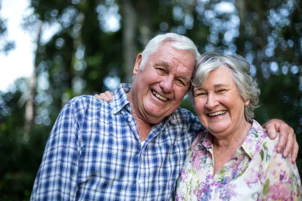 Senior man en vrouw — Stockfoto
