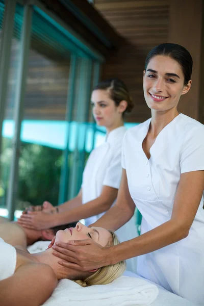 Woman receiving face massage — Stock Photo, Image