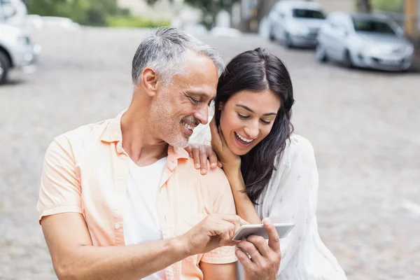 Couple using phone at street — Stock Photo, Image