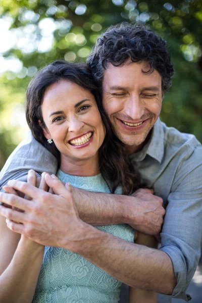 Wife being hugged by husband at park — Stock Photo, Image