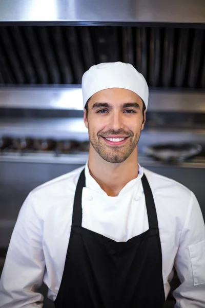 Schöner Koch schaut in die Kamera — Stockfoto