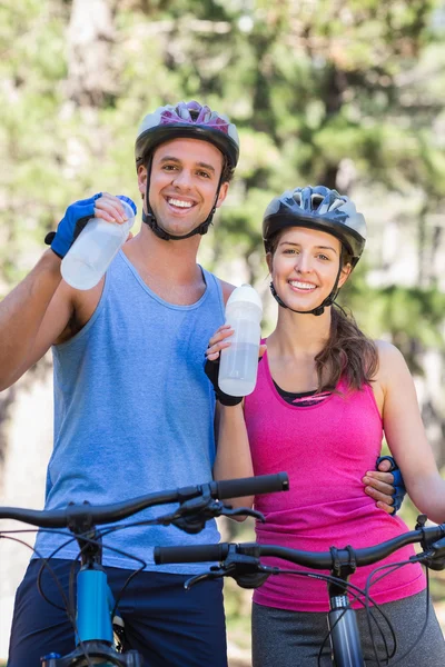 Couple drinking water — Stock Photo, Image