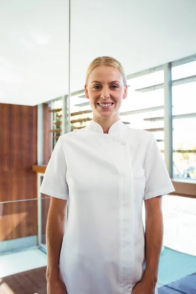 Smiling masseuse at spa — Stock Photo, Image