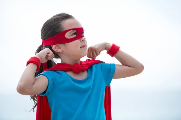 Ragazza in costume da supereroe — Foto Stock