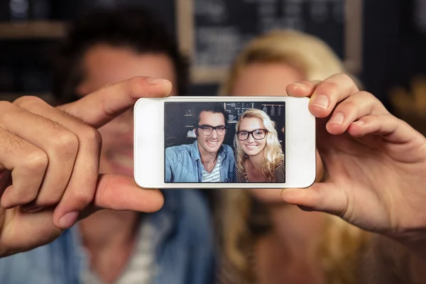 Paar macht ein Selfie — Stockfoto