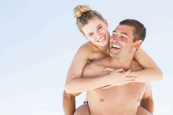 Boyfriend giving piggy back to girlfriend — Stock Photo, Image