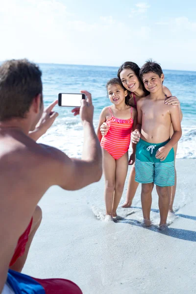 Pai fotografar crianças — Fotografia de Stock