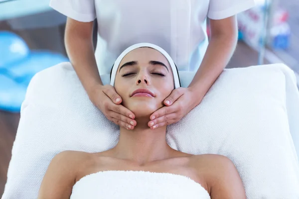 Woman receiving a face massage — Stock Photo, Image