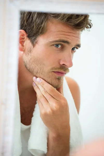 Man checking stubble in bathroom — Stock Photo, Image