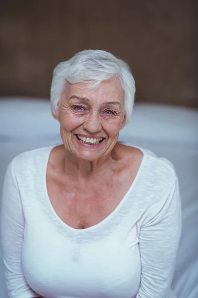 Mujer mayor alegre — Foto de Stock