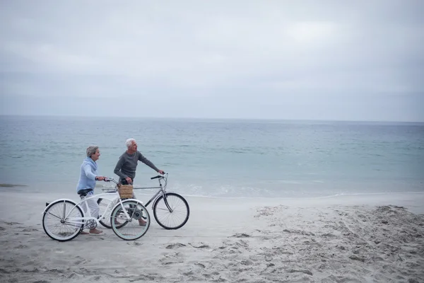 Senior couple having ride — Stock Photo, Image