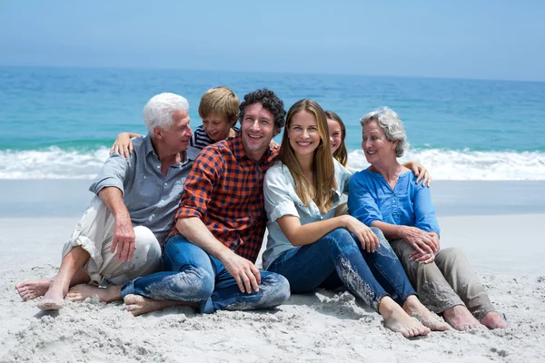 Multi generation familj leende — Stockfoto