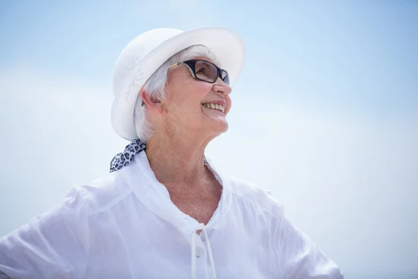 Senior woman looking up — Stock Photo, Image