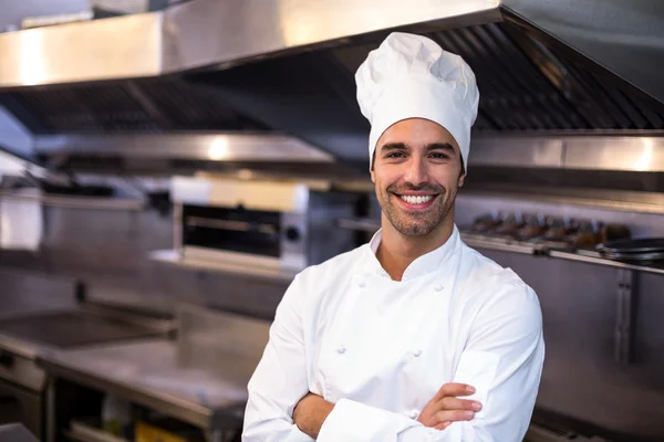 Chef bonito na cozinha comercial — Fotografia de Stock