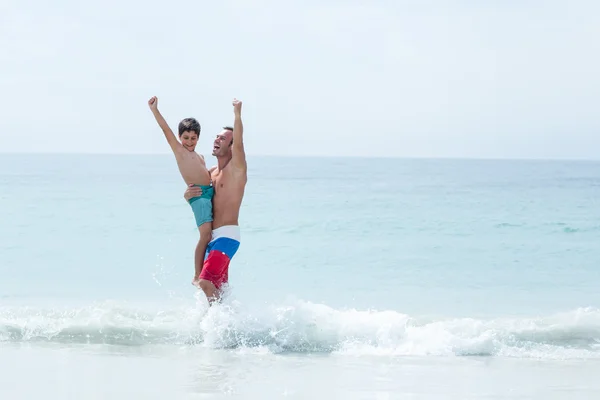 Father and son with arms raised — Stock Photo, Image