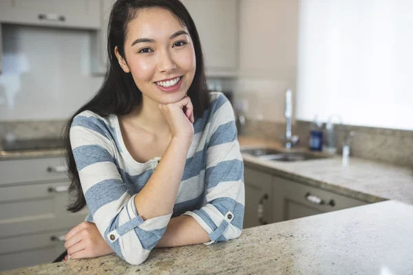 Woman sitting in kitchen — Stock Photo, Image