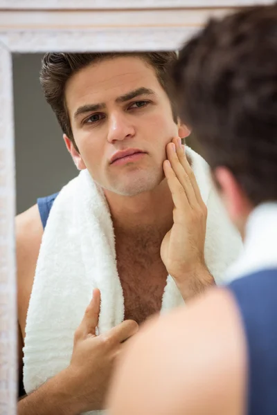 Man checking stubble in bathroom — Stock Photo, Image