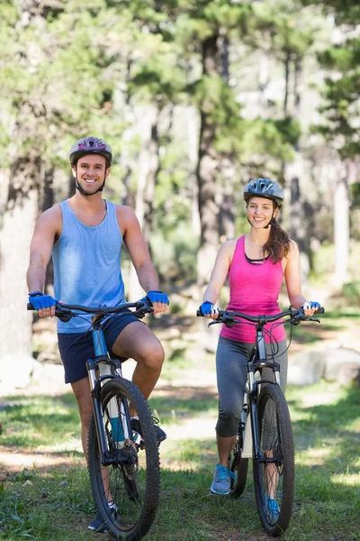 Young couple with bicycles — Stock Photo, Image