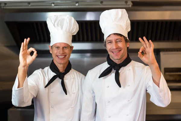 Chefs mostrando signo ok — Foto de Stock