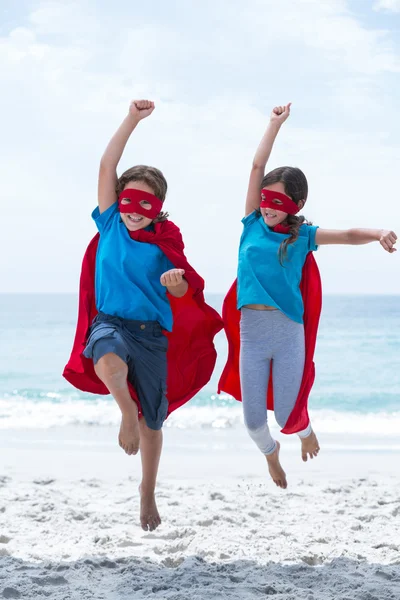 Bambini in costume da supereroe — Foto Stock