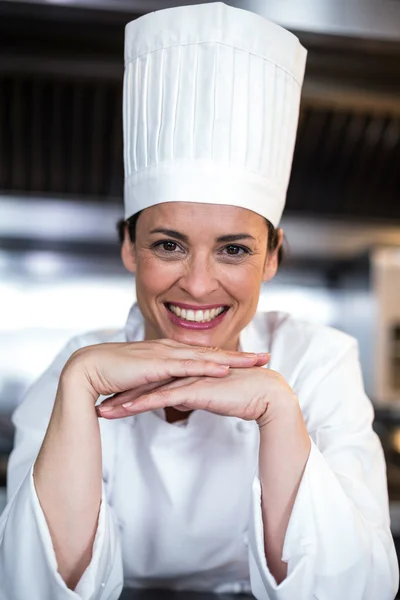 Chef com as mãos no queixo — Fotografia de Stock