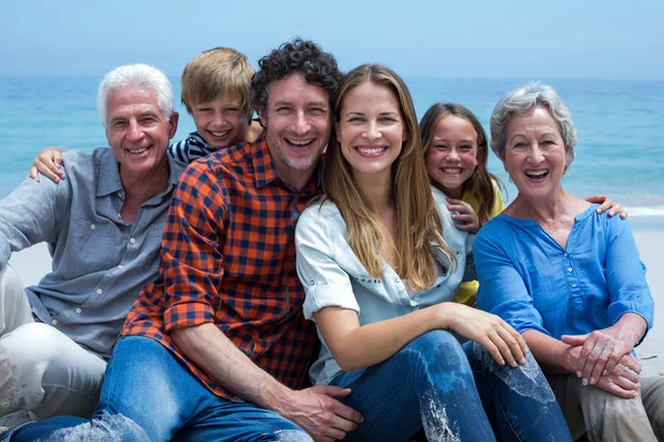 Multi generatie familie ontspannen — Stockfoto