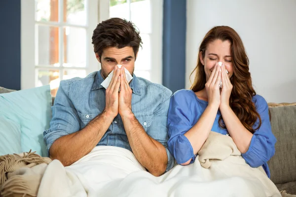 Couple blowing nose in tissue — Stock Photo, Image