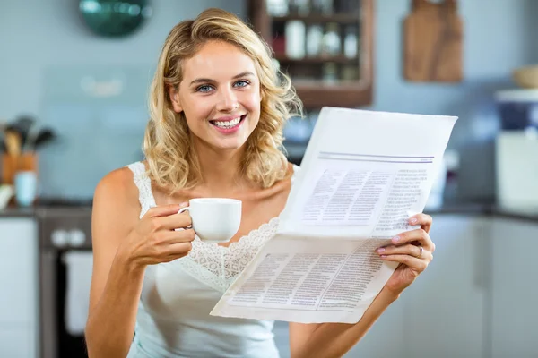 Woman holding newspaper — Stock Photo, Image