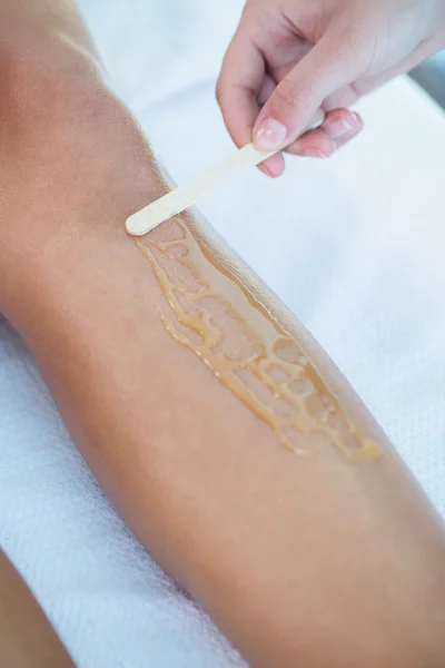 Woman getting her legs waxed — Stock Photo, Image