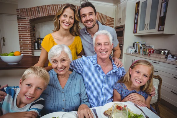 Gelukkig multi generatie familie — Stockfoto