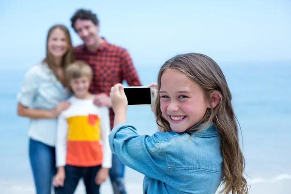 Happy girl photographing — Stock Photo, Image