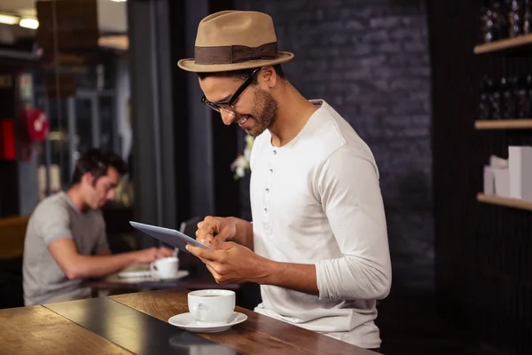 Man met een Tablet PC — Stockfoto