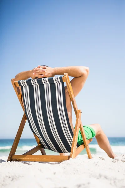 Man sitting and relaxing on deck chair — Stock Photo, Image