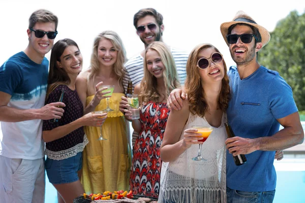 Friends holding a glasses of cocktails — Stock Photo, Image