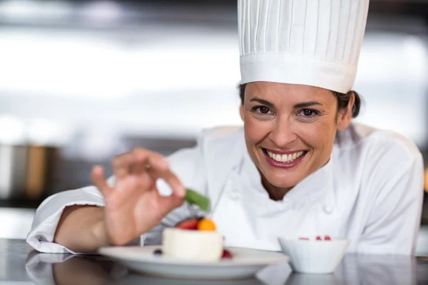 Chef garnishing on food — Stock Photo, Image