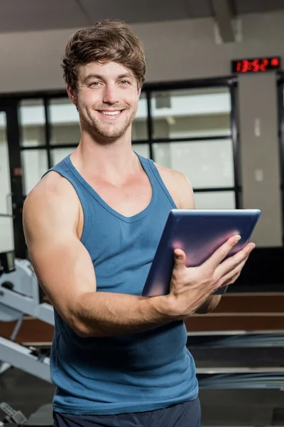 Tělocvična trainer pomocí tabletu — Stock fotografie
