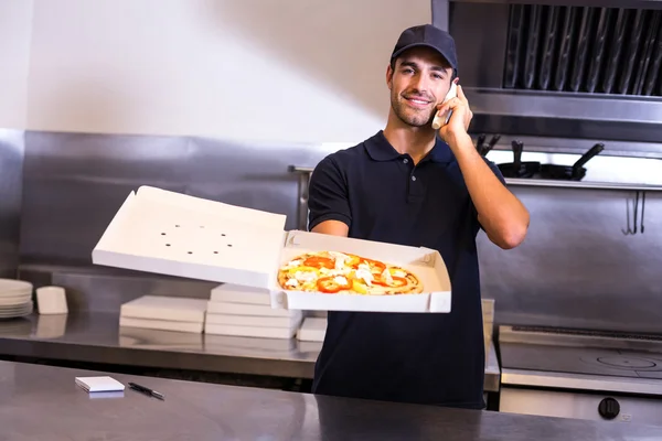 Pizzabote nimmt Bestellung entgegen — Stockfoto