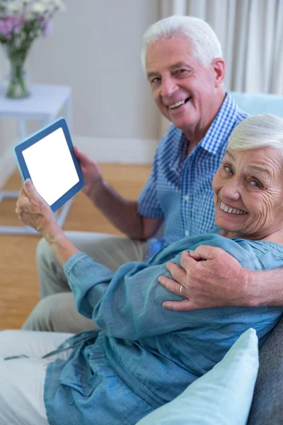 Coppia con tablet digitale — Foto Stock