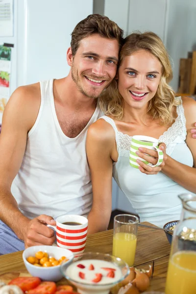 Milující pár s kávou — Stock fotografie