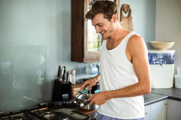 Happy man cooking food — Stock Photo, Image